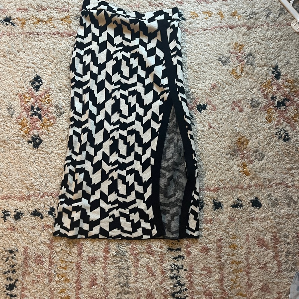 Black and White Geometric Pattern Skirt
